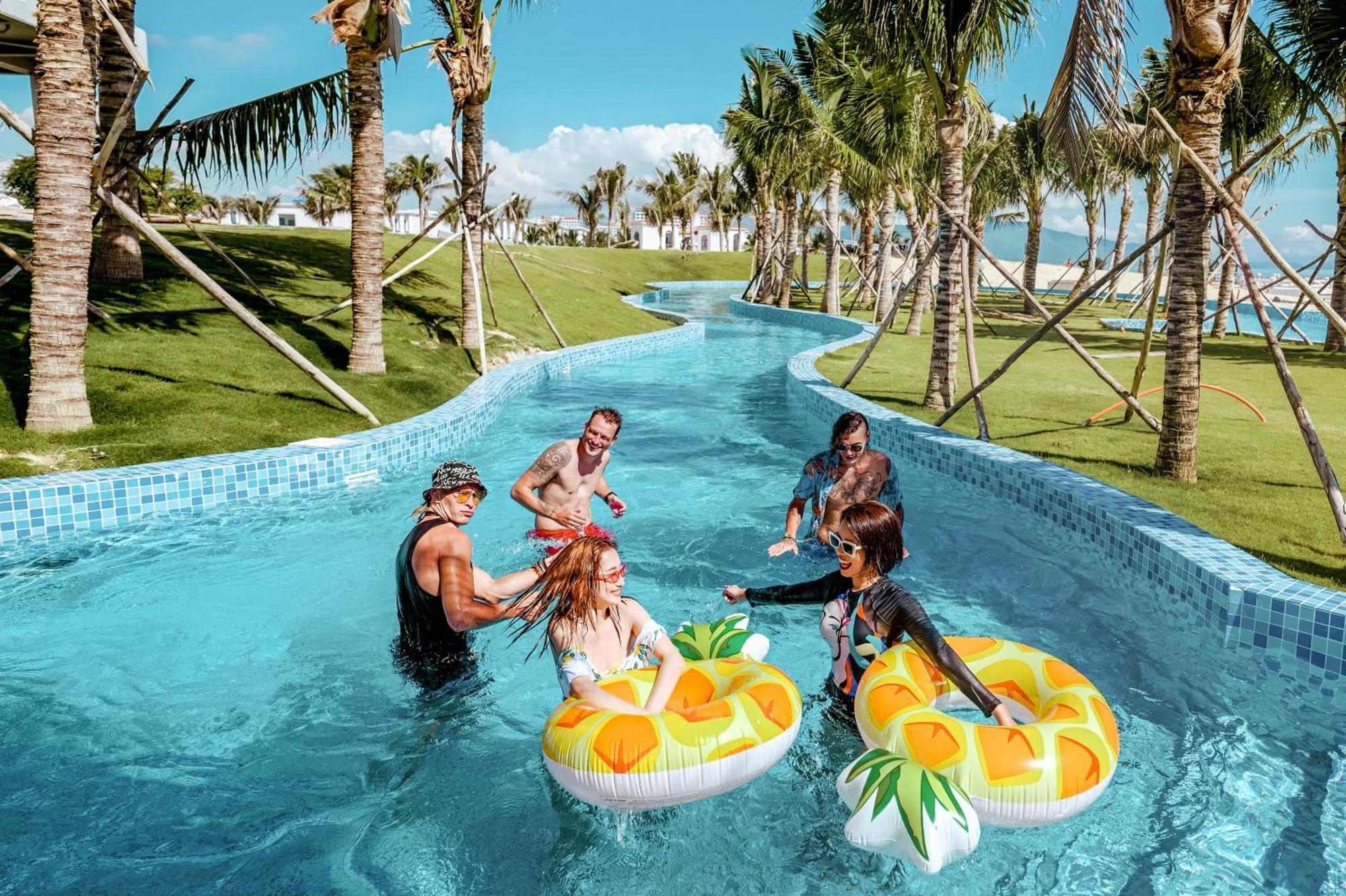 The Empyrean Cam Ranh Beach Resort Bagian luar foto